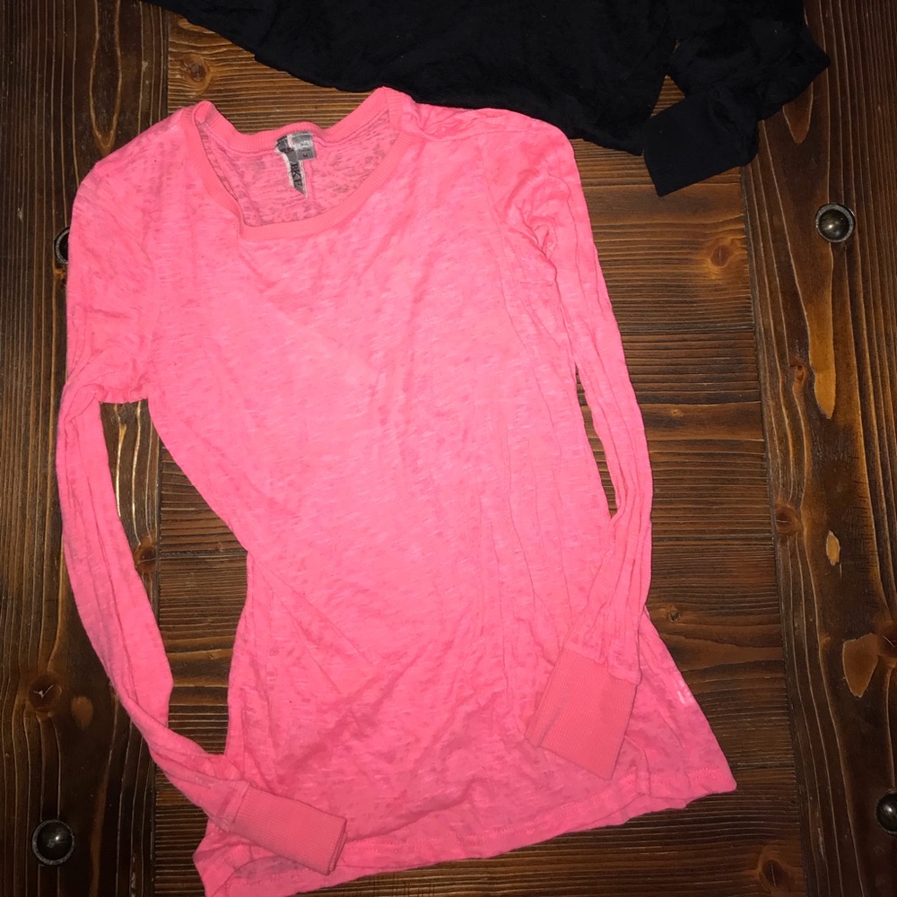 Bundle of 2 BKE burnout long sleeves!!